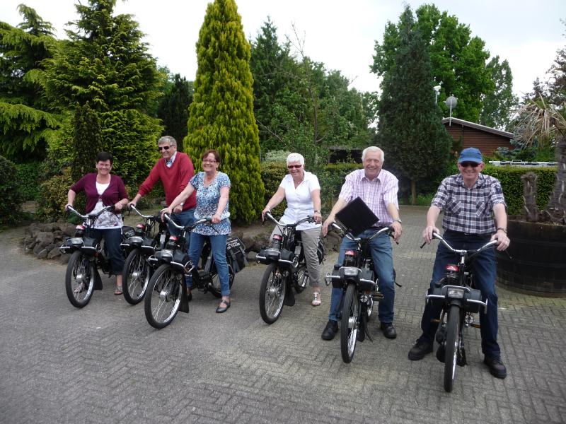 Met een groep op de Solex door Brabant